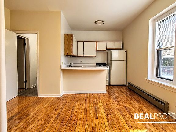 3rd image of 635 W Barry Ave APT 204
