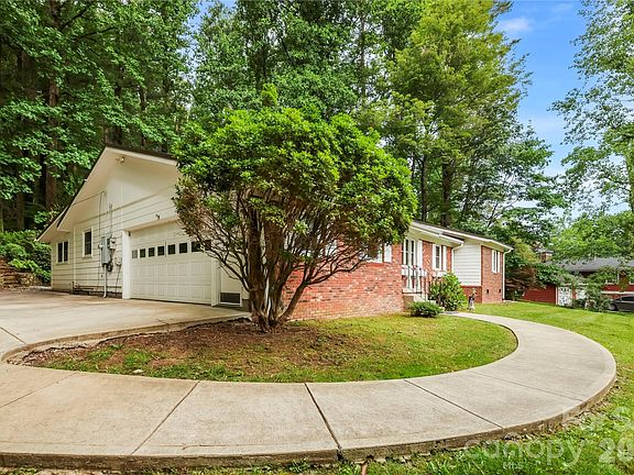 4th image of 421 Comet Dr