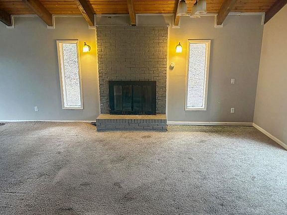 3rd image of 100 Ridgewood Ln