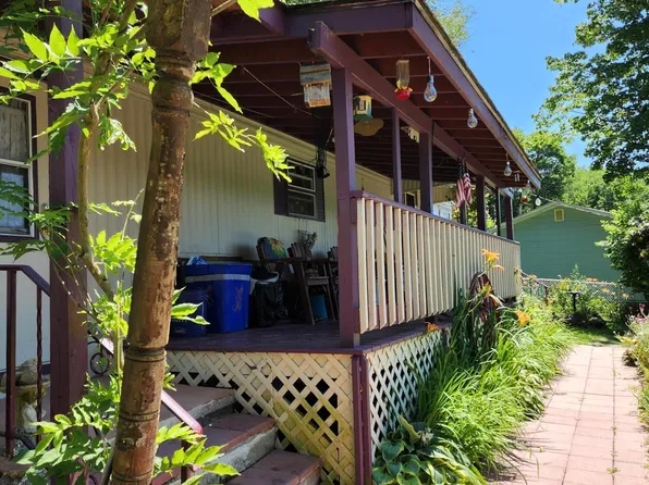 38 Havana St, Carbondale, PA 18407