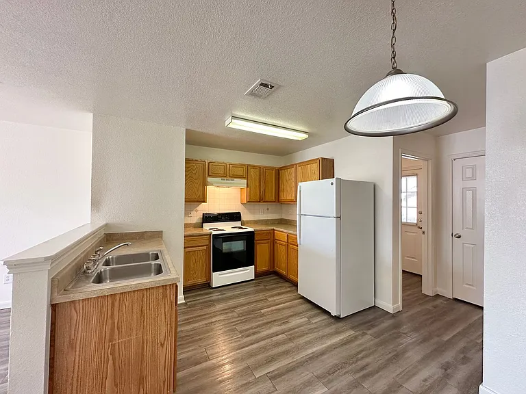 3401 Turner Ave — Photo 8