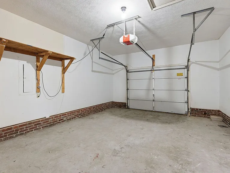 6824 Saint Julian Way — Photo 20
