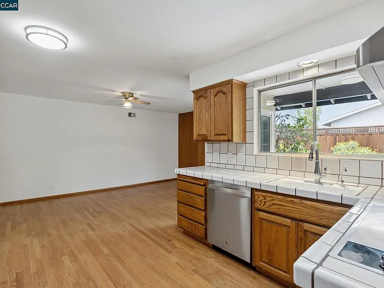 Sumac Cir — Photo 6