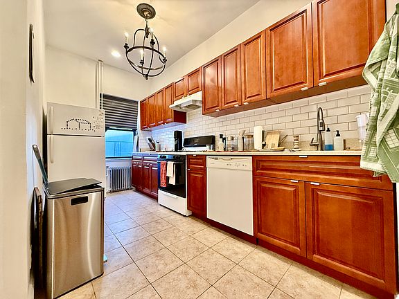 4th image of 483 7th Ave #3F