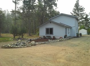 306 River Grove Dr, Cave Junction, OR 97523