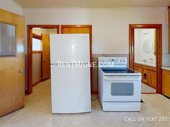 2nd image of 445 Main St APT A
