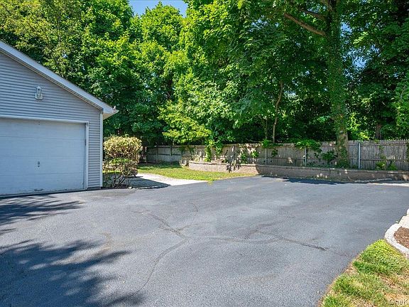 5th image of 76 Smith Avenue