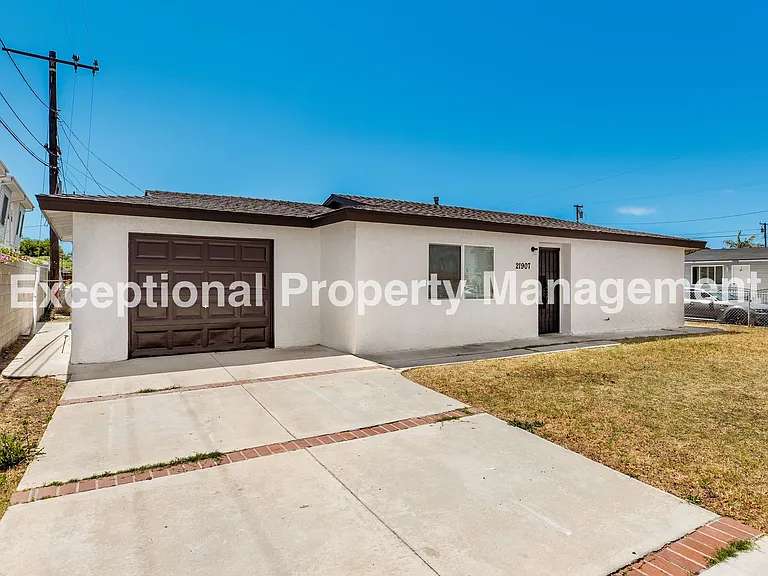 21907 Dolores St — Photo 1