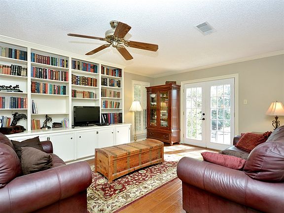 2nd image of 2103 Wychwood Dr