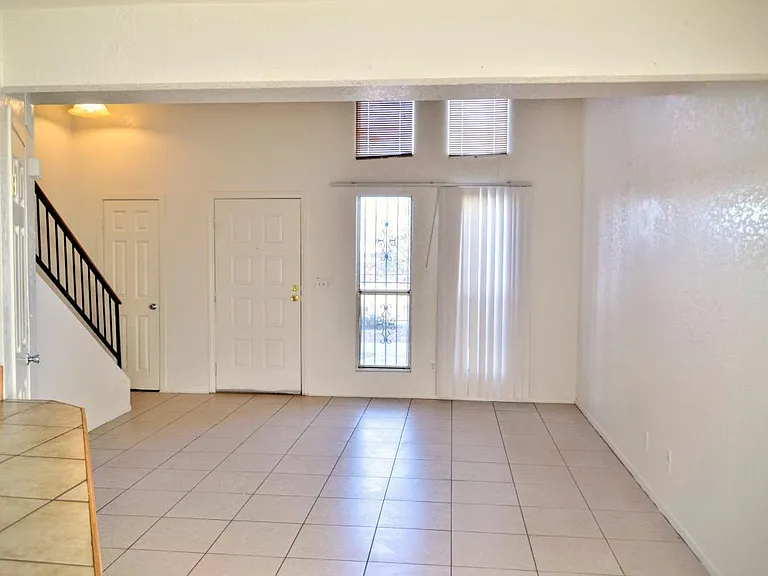455 Sellers Pl — Photo 3