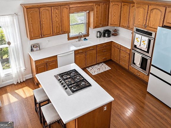 4th image of 280 Northcrest Dr