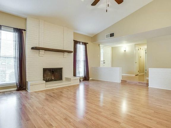 4th image of 1301 Mullins Dr