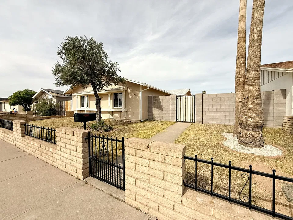 5340 W Banff Ln