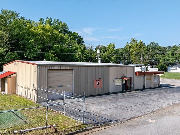 3rd image of 7423 Highway 271 S