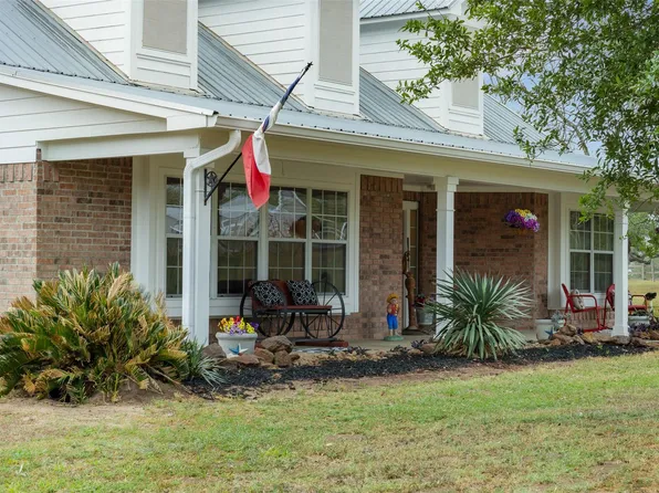 1089 Club Dr, Columbus, TX 78934