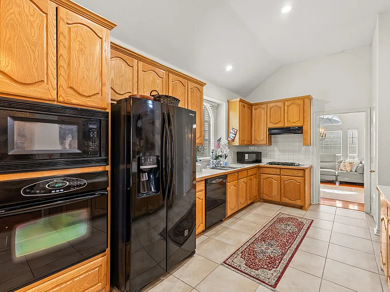 5231 Kathryn Dr — Photo 10
