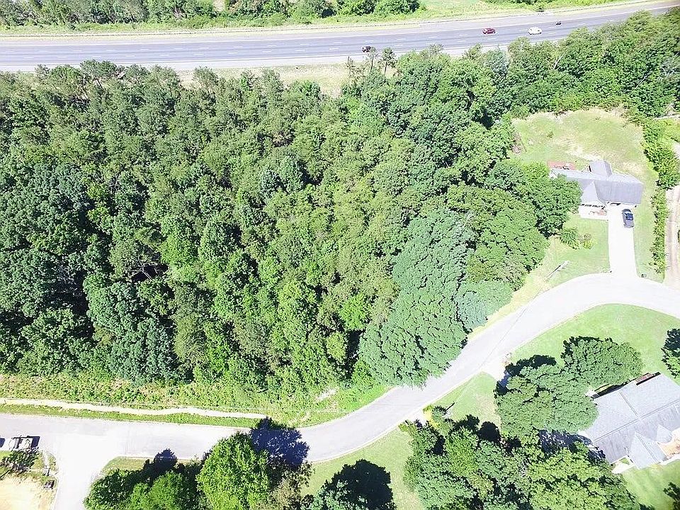 2nd image of 223 Hickory Ridge Trl