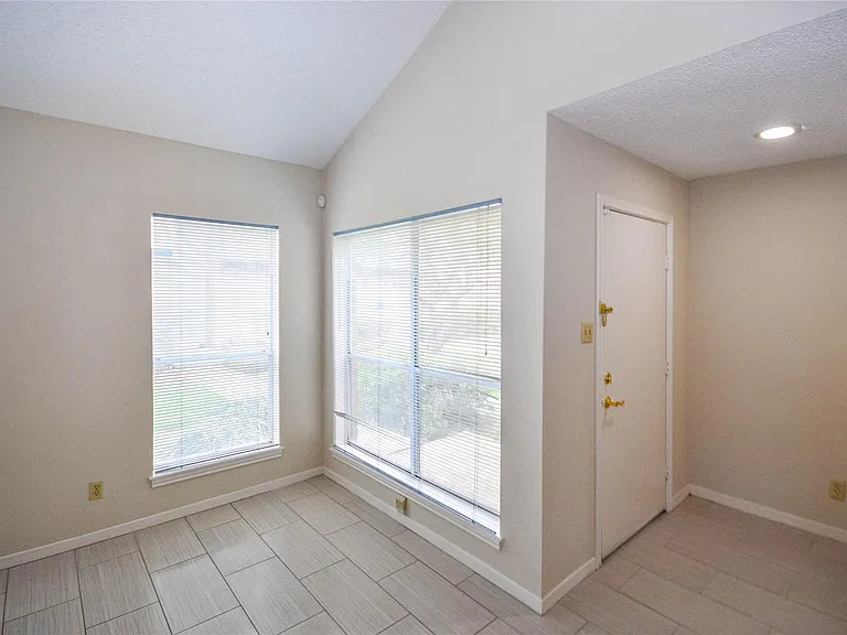 9262 Westwood Village Dr — Photo 2
