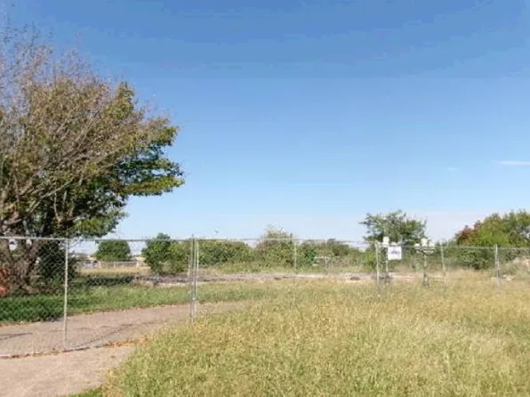6909 Meadow Creek Rd, North Richland Hills, TX 76182