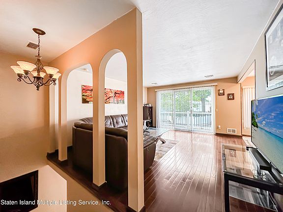 4th image of 89 Dawson Ct