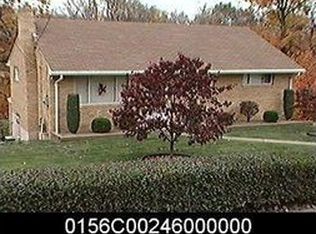 25 Long Valley Dr, Coraopolis, PA 15108