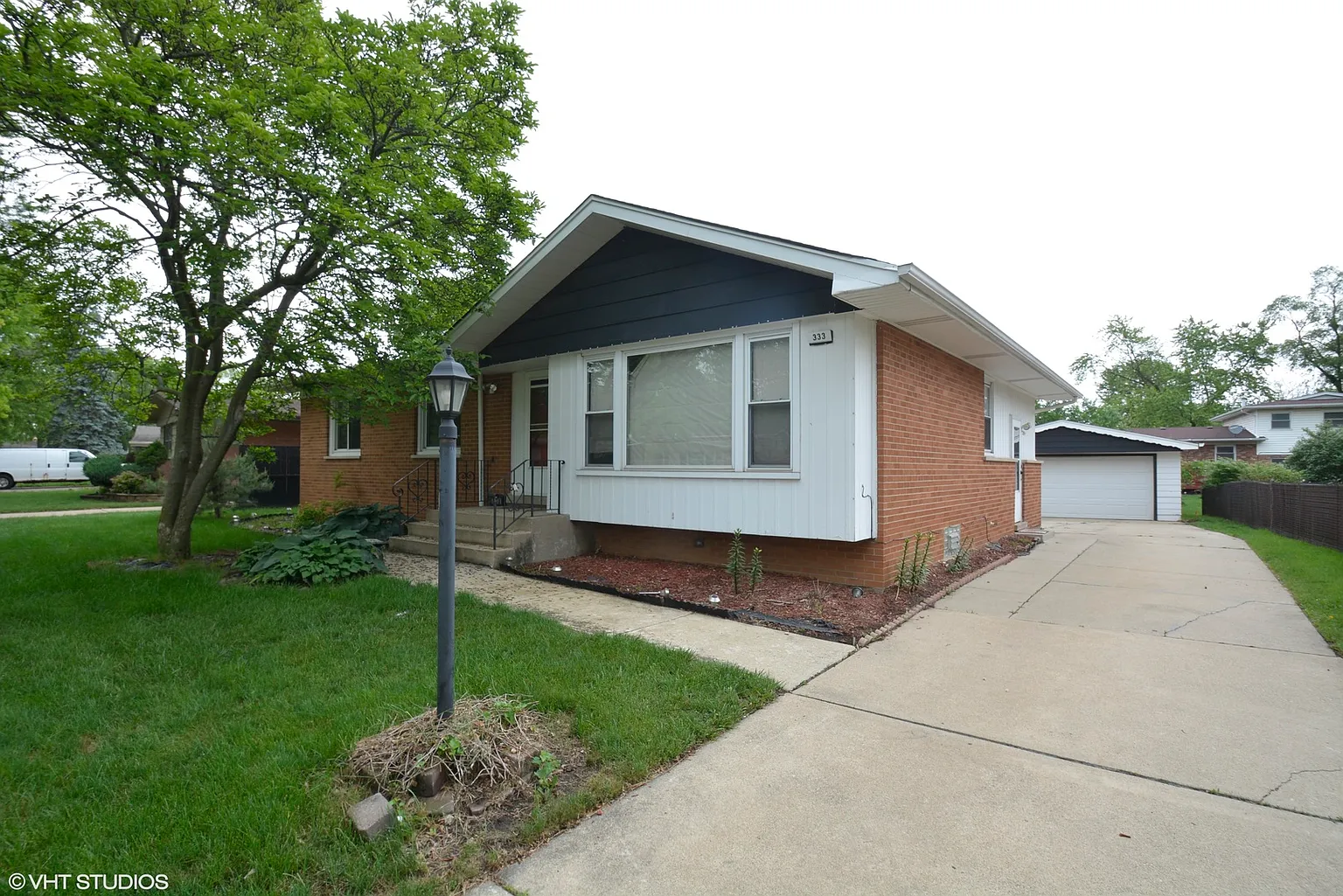333 W Arquilla Dr photo 1