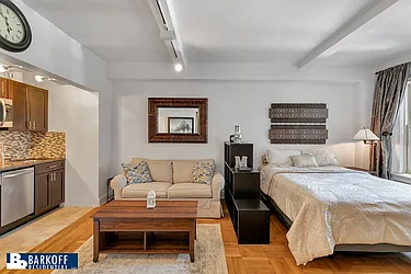 Rented by Barkoff Residential 