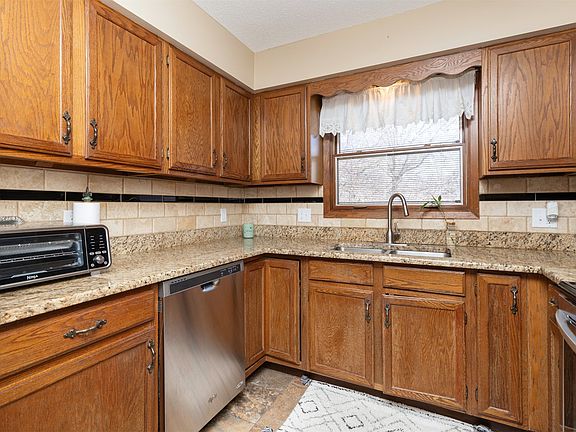 3rd image of 6132 Terrace Dr