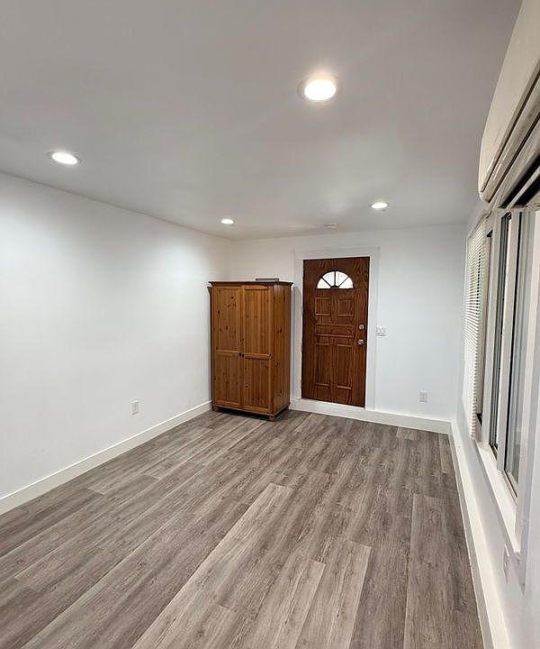 2nd image of 10025 S Gramercy Pl
