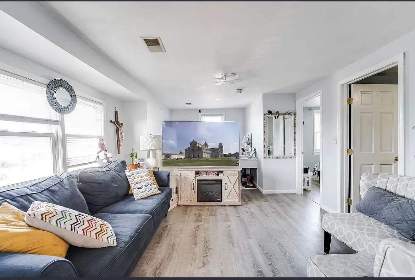 2 bed, 1.0 bath, $2,500 — Photo 1