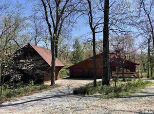 41 Flag Rd, Macomb, IL 61455