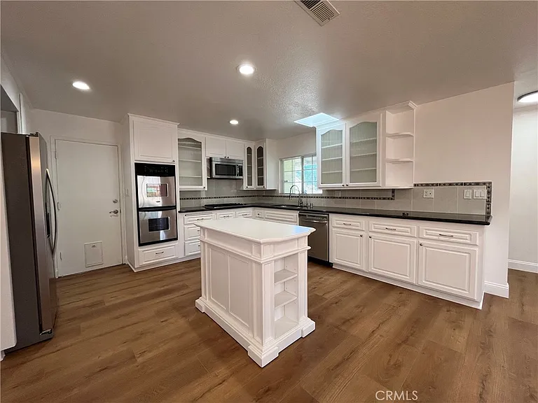16944 Superior St — Photo 5