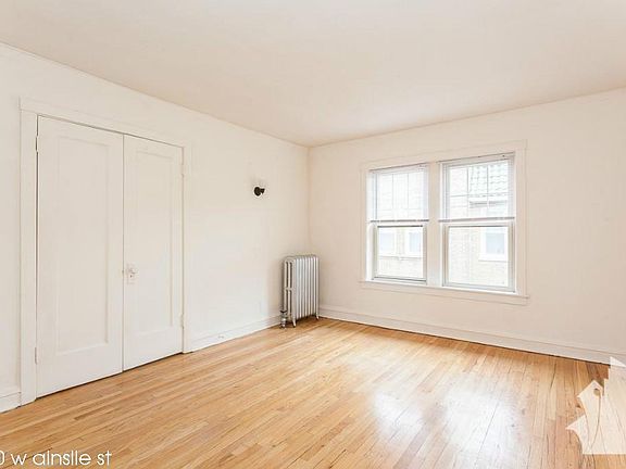 4th image of 2100 W Ainslie St #123