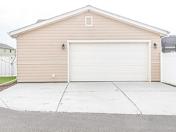 3rd image of 1643 Hidden Cove Ln