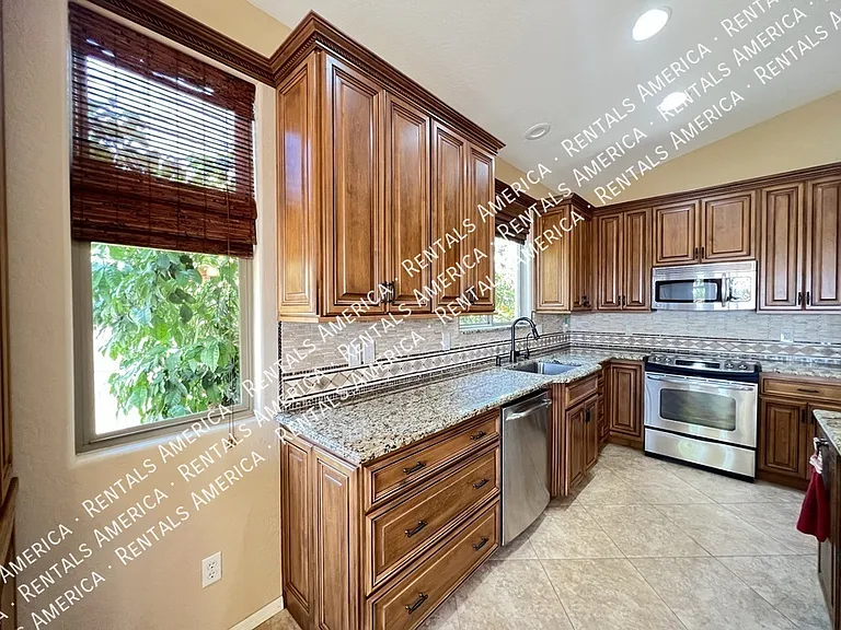 1536 E Fontana Dr — Photo 12