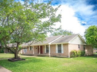 902 Magnolia Ln, Lancaster, TX 75146