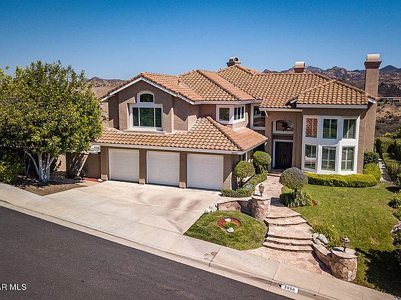 2nd image of 3050 Grandoaks Dr