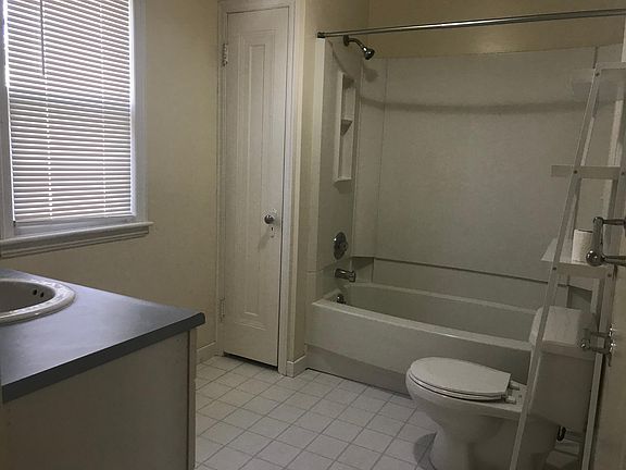 5th image of 204 W 24th St