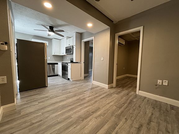 4th image of 2307 Formosa Ave #B
