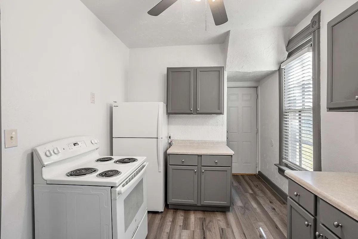 Unit Photo - 1400 Knapp St #A