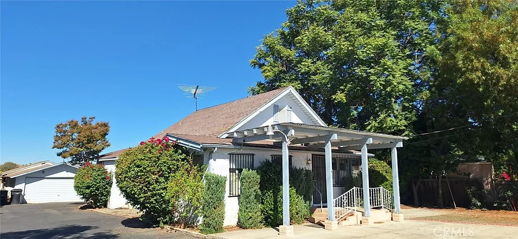 2 bed, 900 sqft, $2,000 — Photo 1