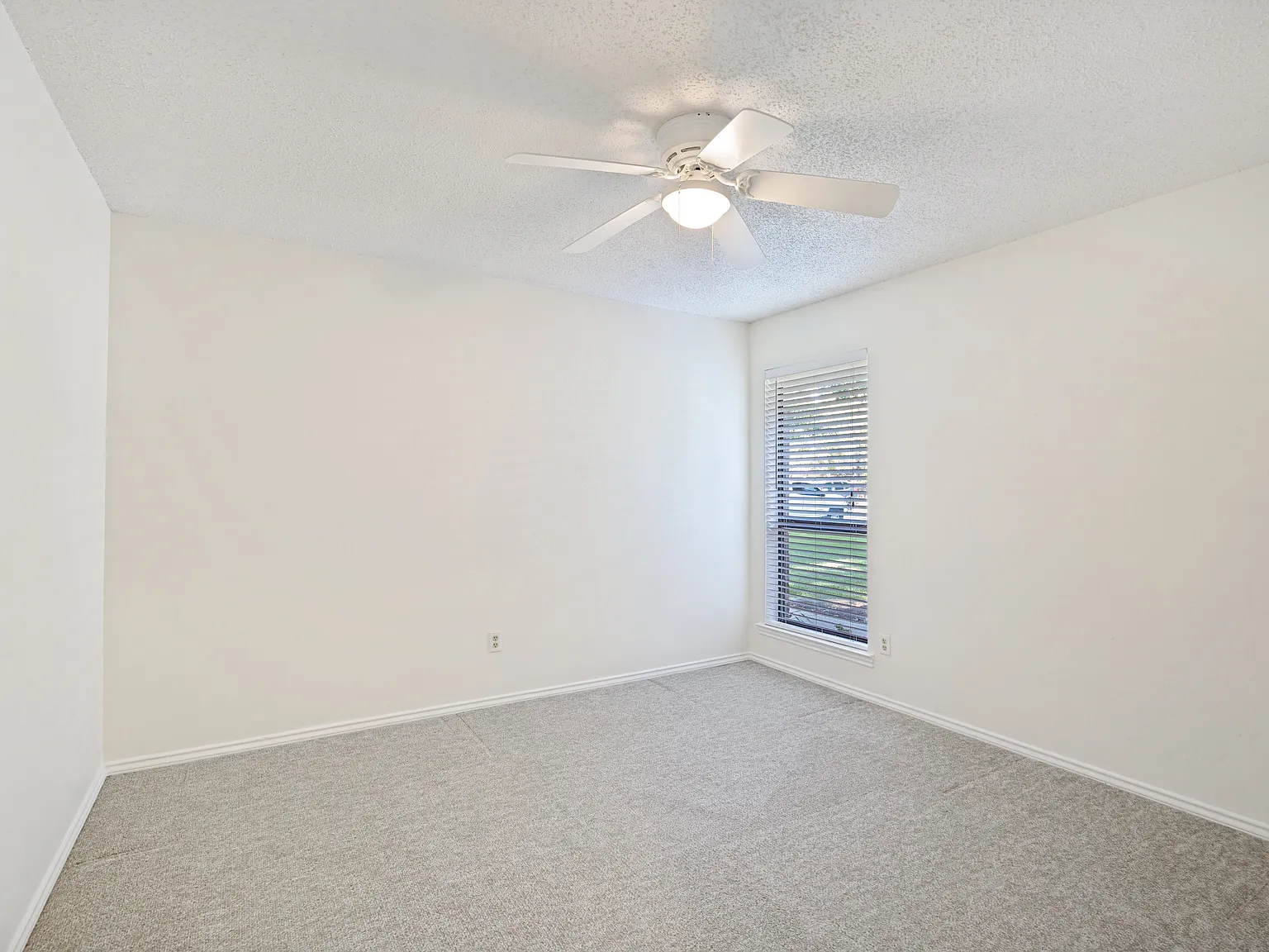 4 bed, 2500 sqft, $3,500 — Photo 4