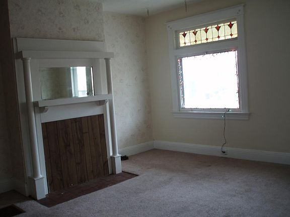 5th image of 6812 Vine St