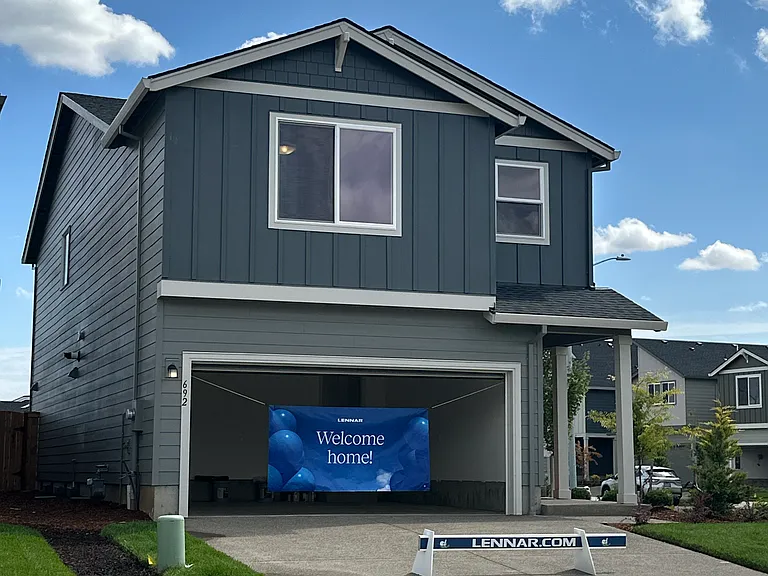692 Simon St — Photo 1