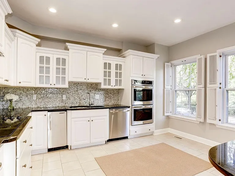 3628 Reservoir Rd NW — Photo 5