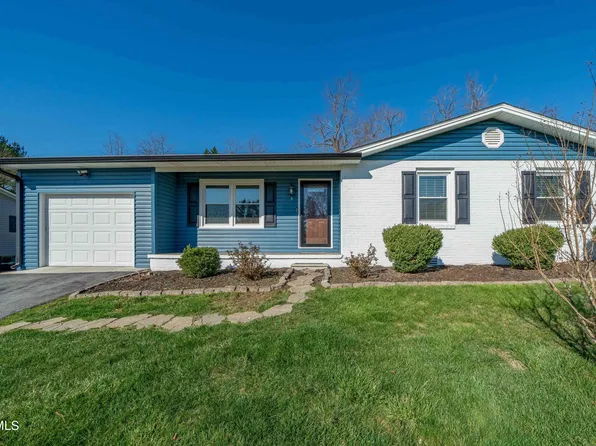 8 Hastings Ct, Johnson City, TN 37604