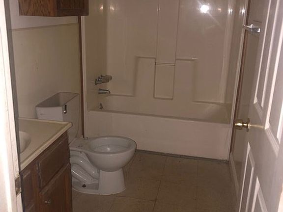 3rd image of 2995 Hattie St