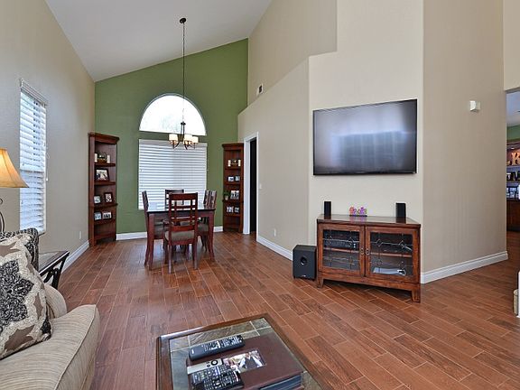 5th image of 12195 Knoll Crest Pl