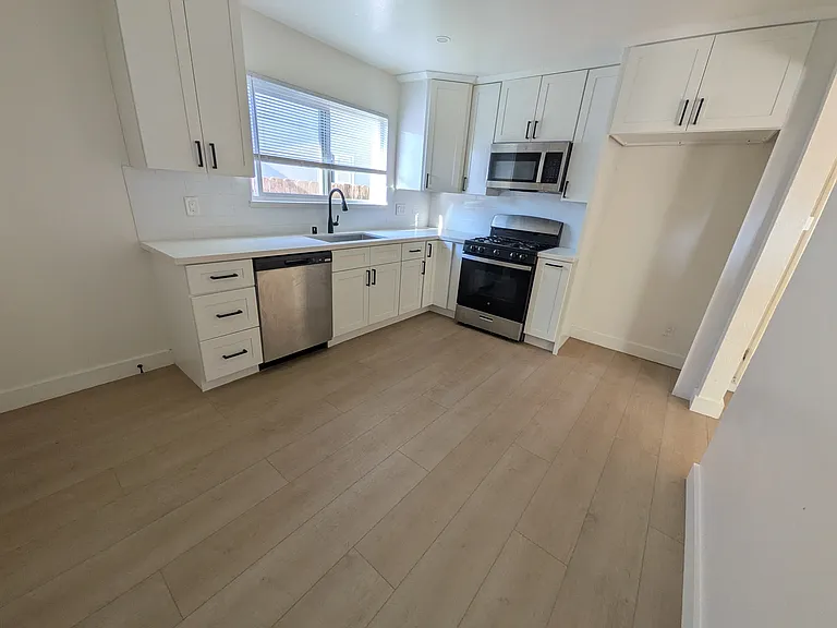 820 S Lloyd St — Photo 5