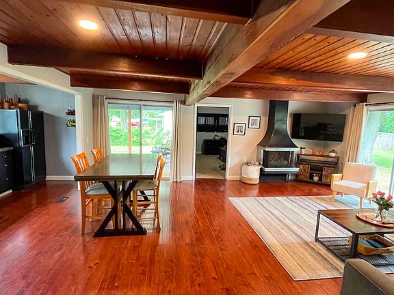 3rd image of 1154 Sunset Ln